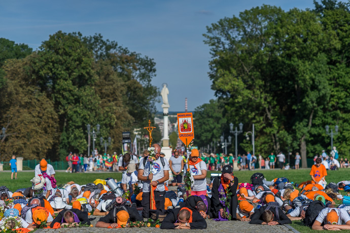 Pilgrims honour God and the priests by kneeling in front of the monastery or lying on their stomachs on the ground. Image: Michel Meijer