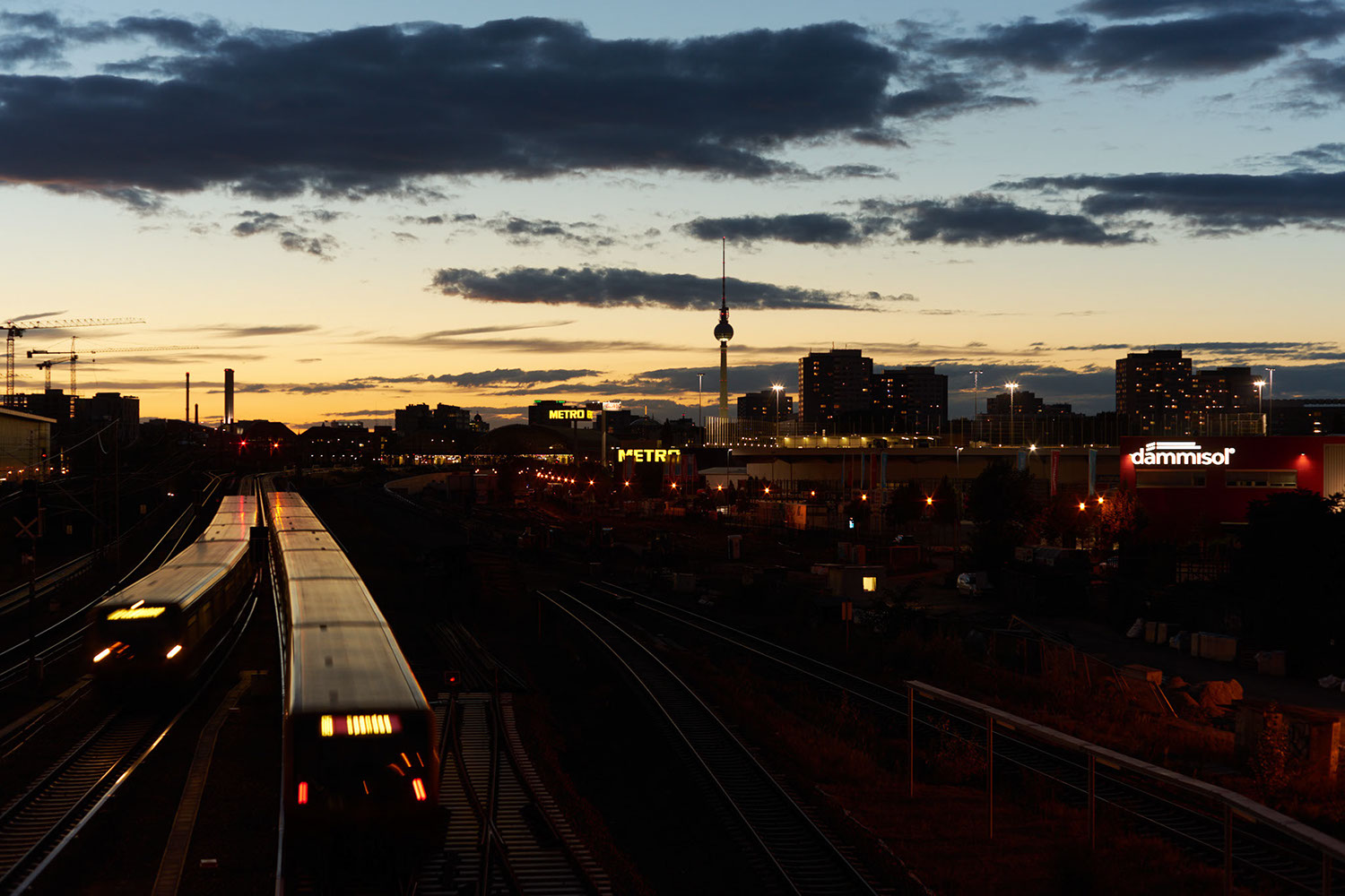 Frankfurter Allee at dusk in Berlin, Germany 2019 - image: Michel Meijer