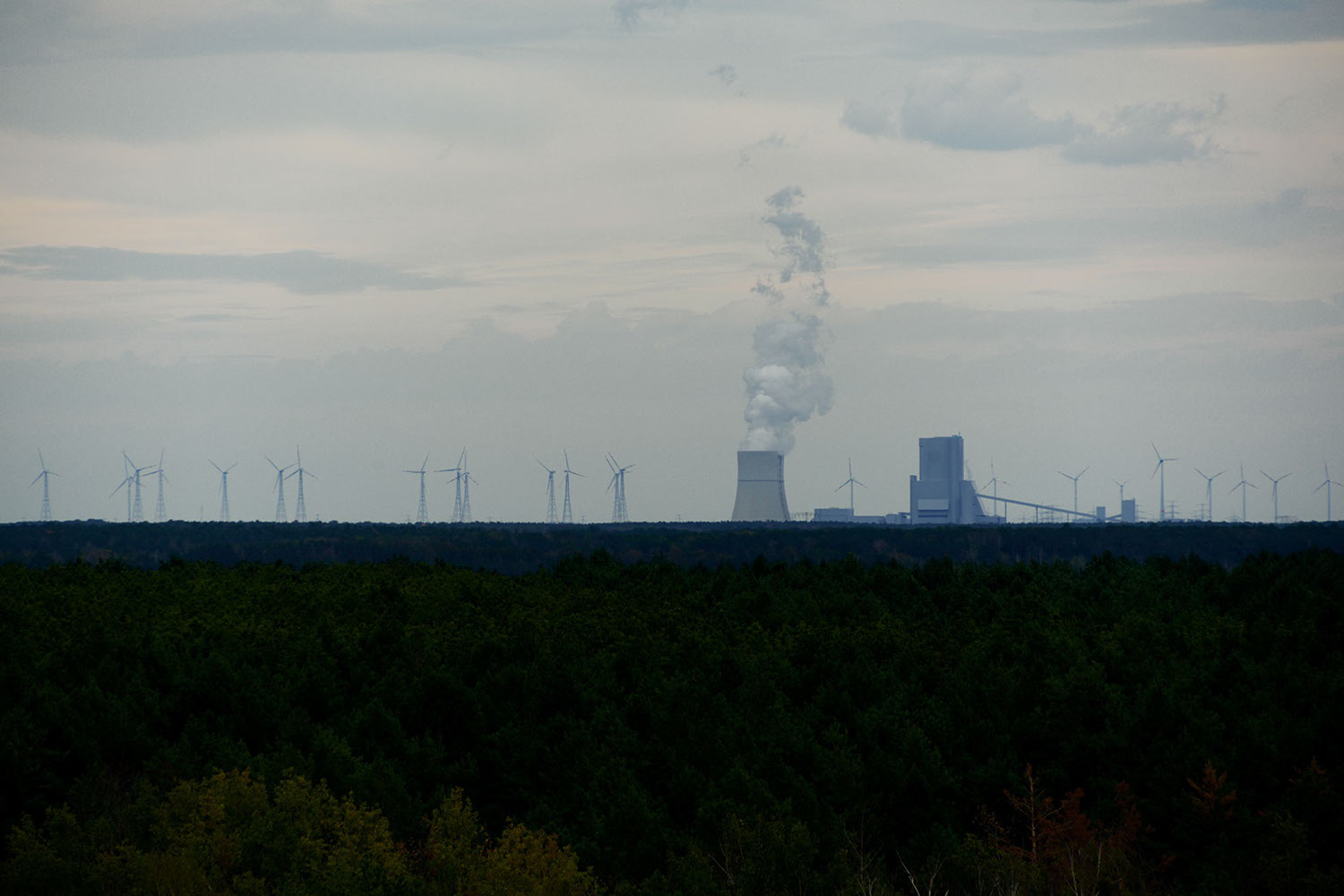 The power plant Schwarze Pumpe and wind turbines, Lusation Lake District, Germany 2020 - image: Michel Meijer
