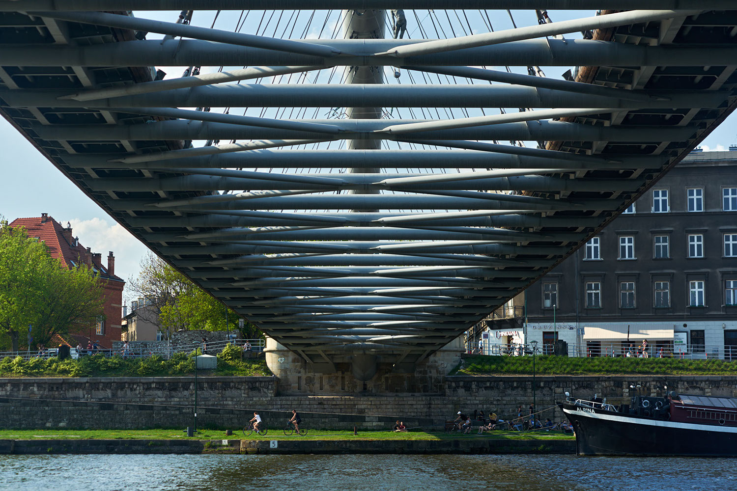 Frankfurter Allee at dusk in Berlin, Germany 2019 - image: Michel Meijer