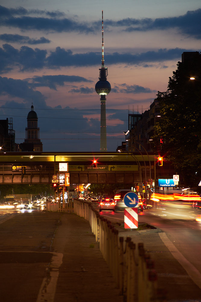 Frankfurter Allee at dusk in Berlin, Germany 2019 - image: Michel Meijer