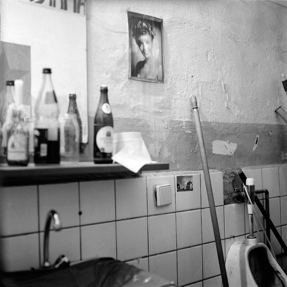 In the toilet of the cinema there is a picture with a portrait of Laura Palmer. Image: Michel Meijer