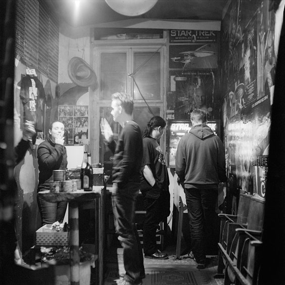 During the film pause, it is time to smoke and play pinball in the reception area of the cinema. Image: Michel Meijer