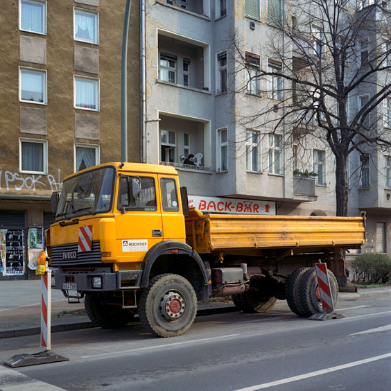 A yellow sand lorry in a Berlin street. Image: Michel Meijer