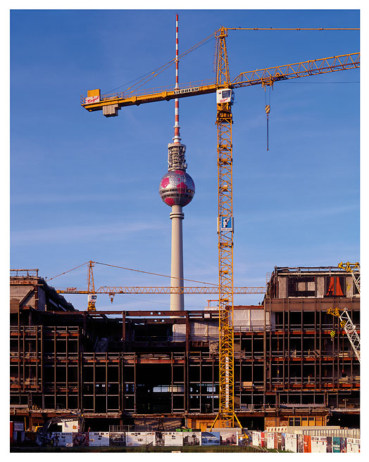 Der Abriss des Palastes der Republik in Berlin - Mitte. Foto: Radek Dabrowski & Michel Meijer.