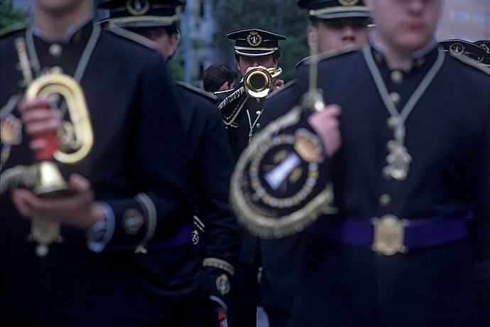 A trumpeter from the brass band gives the starting signal of the procession. Image: Michel Meijer
